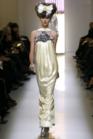 Pure romance: Chanel Couture SS/10 | Girl Meets Dress