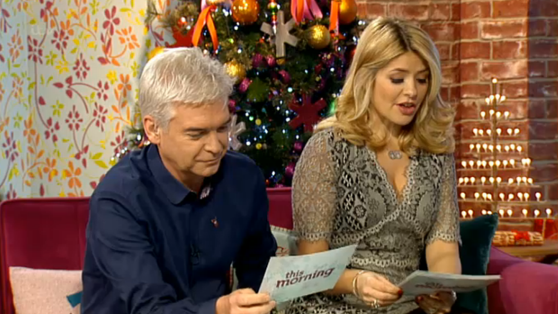 Holly_Willoughby_This_Morning_Girl_Meets_Dress