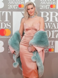 Brits Girl Meets Dress 2